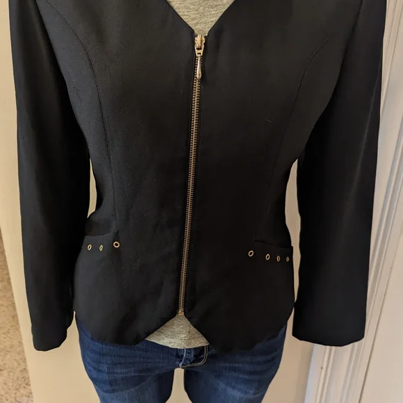 Gantos black with gold accents zip up blazer size 4 - Picture 5 of 7